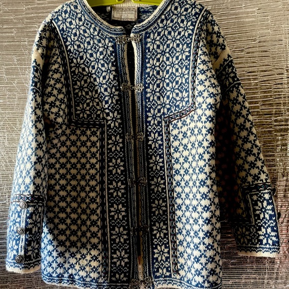 Vintage Sweaters - Norwegian wool sweater with pewter buttons